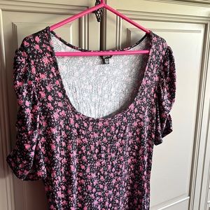 Guess navy and pink floral top, XL